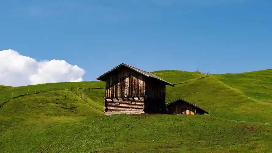 阿尔卑斯山区护眼清新少女心抹茶绿壁纸-风景壁纸 - 壁纸家