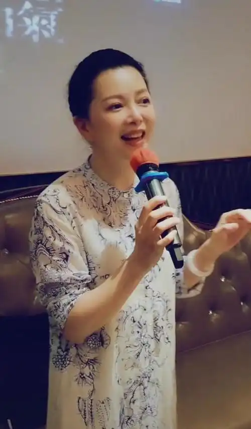 仇晓孙鸣洁时隔20年同框还是金童玉女昔日一哥一姐发展惹唏嘘