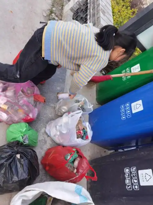 日本人在世界杯时被夸素质高会自己收拾垃圾 _阳途网