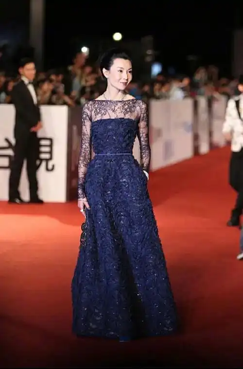 香港影后张曼玉玩摇滚爱做饭没想到红毯造型也这么惊艳