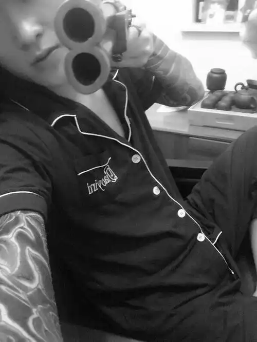 社会小伙霸气纹身头像图片封面mc天一