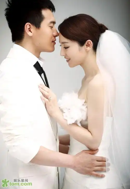 董璇高云翔婚纱照外泄 二人大方面对公开恋情