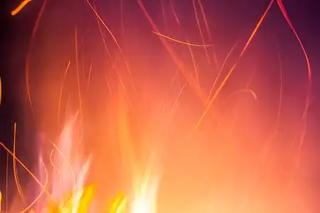 被点燃火花图片