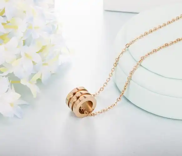 梁凯恩钻石项链 女款套链 玫瑰金色小蛮腰钻石吊坠 送女友礼物