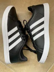 阿迪达斯女士春夏皮质三条杠休闲板鞋fw7379