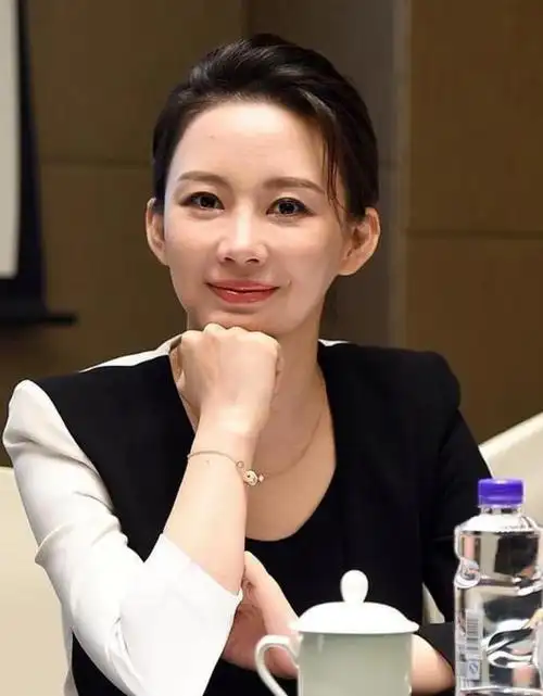 可事业上如此成功的潘晓婷,为何一直没有结婚呢?