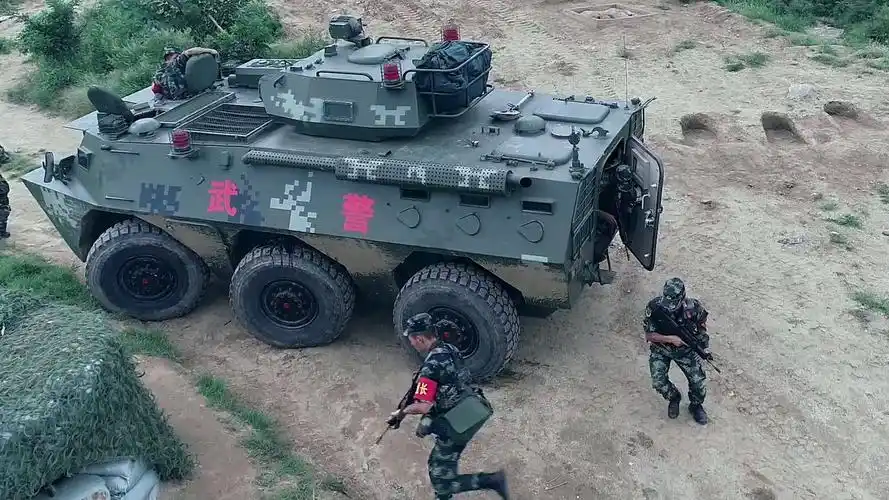 直击武警装甲分队太行山训练