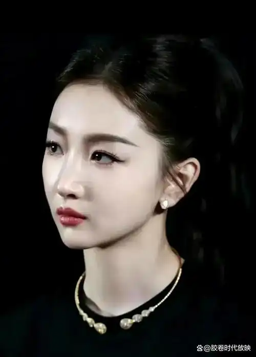 周冬雨为什么变化那么大?