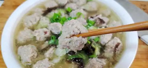 话说要想将这"生汆丸子"做的嫩滑爽口不油腻,还是