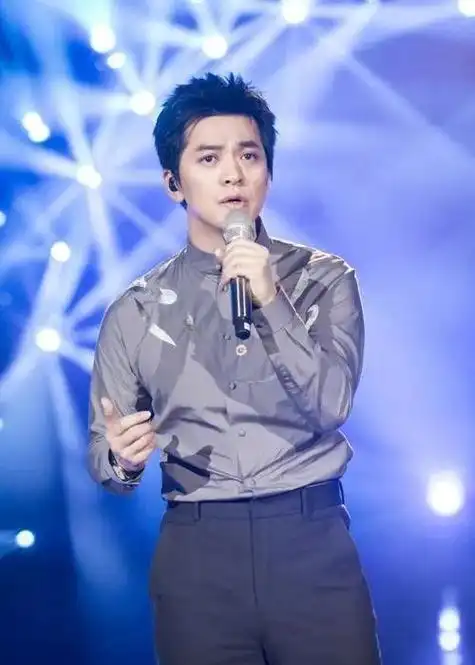 李健:在婚礼上捡到一个媳妇儿,结婚24年无房无子