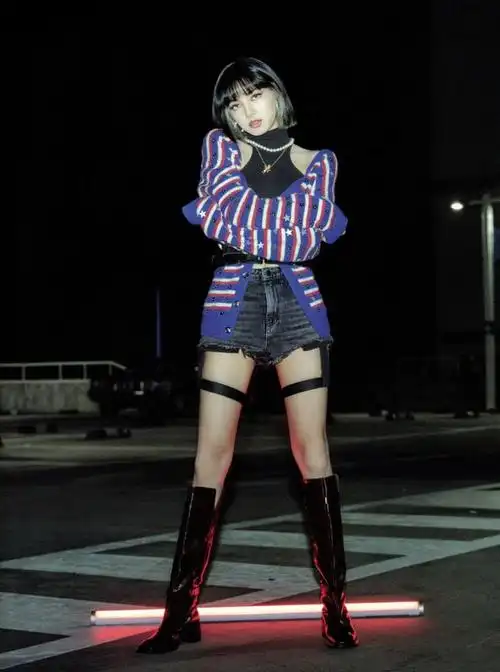 blackpink lisa专辑预定超10万张,粉丝:可能卖出100万张!