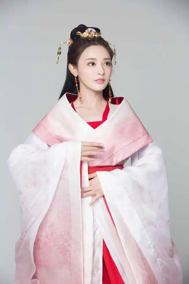 东宫未曝光定妆照放出小枫彭小苒华美宫装温婉可人zt