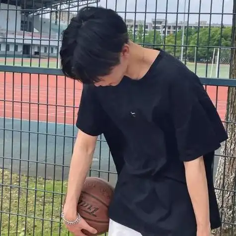 qq帅哥头像,愿伴你身旁牵你迎接末日