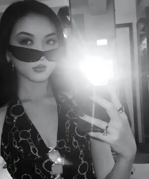 李嫣18岁浓妆遮兔唇,结合李亚鹏的脸王菲的气质比窦靖童有女人味