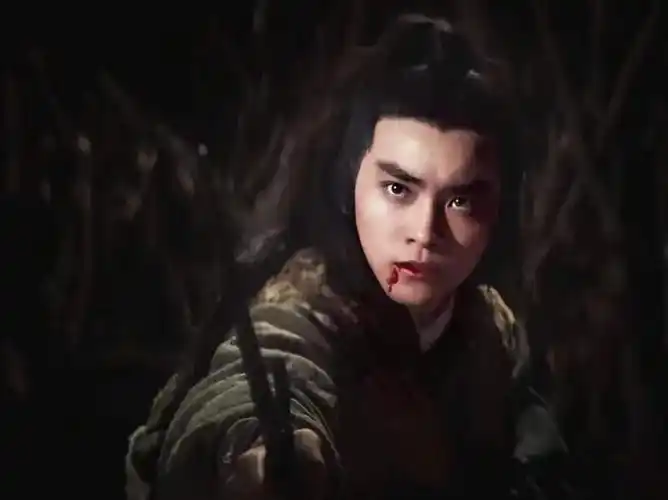 尔冬升为什么这么凶?年轻时又帅又努力,连成龙都争不过他