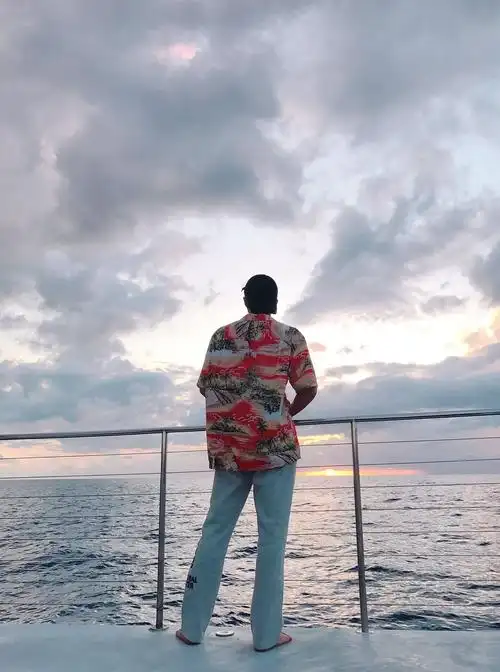 防弹少年团这时代的背影杀手金南俊看一眼就无法自拔图文