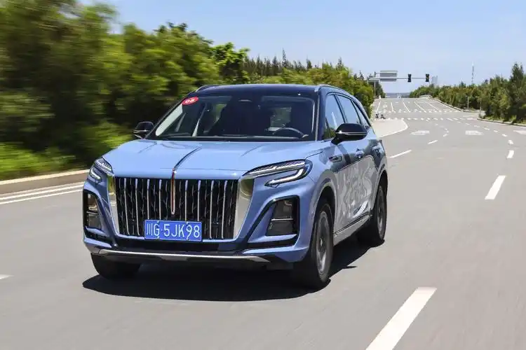 把最好的都给你 体验试驾红旗hs3