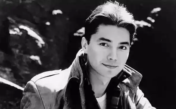 出生被分手,中年错失程蝶衣,晚年孑然一身,这就是尊龙_张国荣_电影