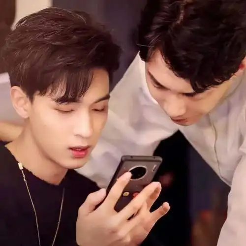 秦霄贤. 何九华.