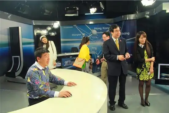 巨力集團副總裁趙麗穎,趙莉,巨力股份有限公司副總裁楊賽,總監湯亞玮