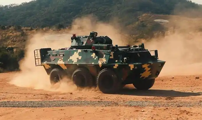 铁甲飞驰风卷沙场带你直击装甲车驾驶训练荔枝军事