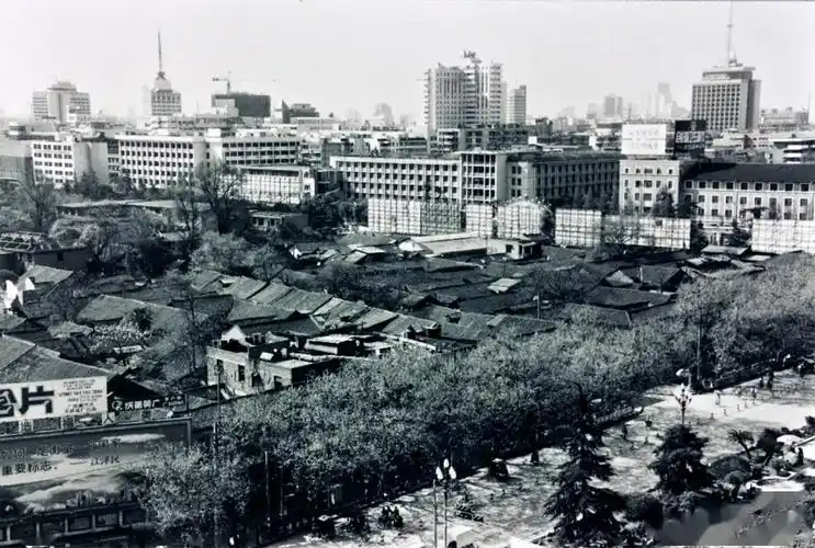 成都老照片有老成都看得出来这是哪一年的天府广场吗
