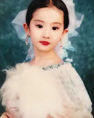 景甜童年照罕见曝光儿童节到来明星童年照集合了