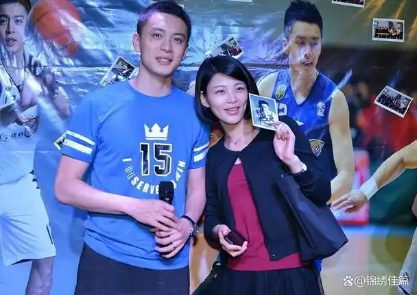 他曾经和艺术体操运动员窦宝宝有过一段恋情,但在2013年,他突然宣布和