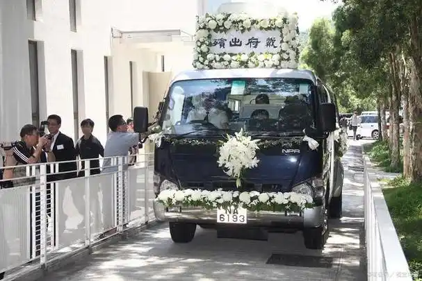 如果结婚的车队遇到办白事的灵车该怎么办呢?