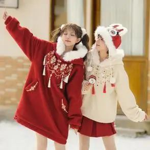 森女部落原创设计感新中式红色新年氛围感闺蜜装卫衣裙重工刺绣款