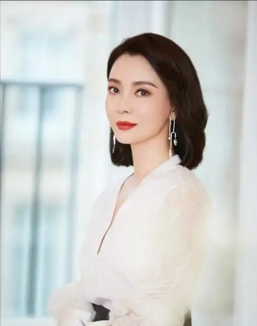 演员陈数:表示不会再生孩子,把继子当亲生的养