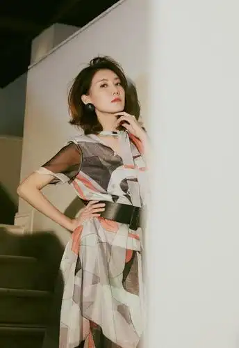 高露:知性女演员,性感的外貌下藏着温柔