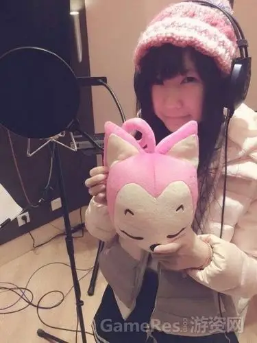 新月冰冰真实姓名及年龄