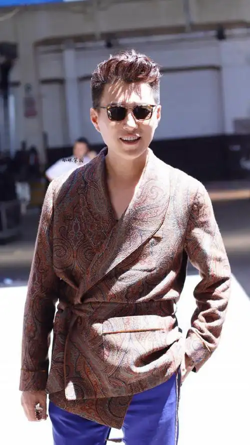 勒东尝试新造型大哥气质都hold不住了原谅我看笑了