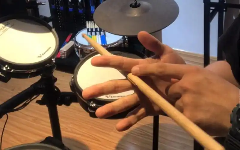 最简单的转鼓棒教程-三分钟学会转鼓棒-炫技