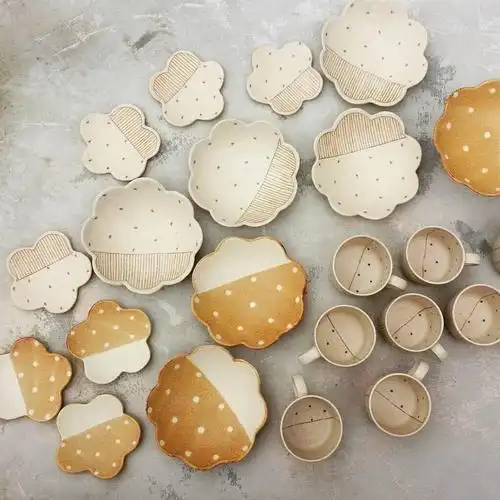 【拾稻陶艺】简单清新的陶艺作品,放在餐桌上衬托.