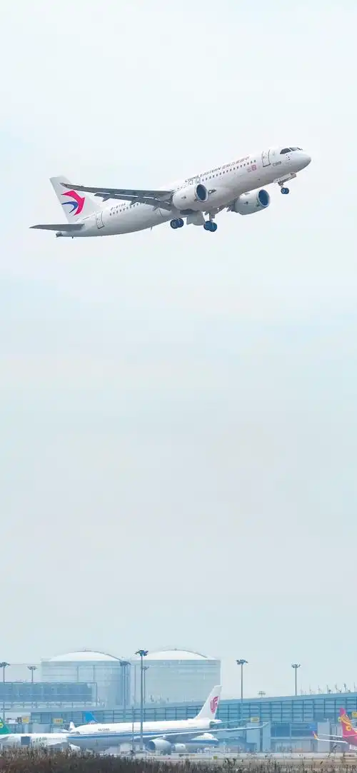 高清壁纸!中国大飞机c919腾空而起