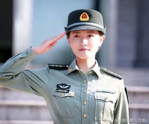 听说四公万茜组服装是迷彩系,来抢先看看军装万茜吧00!