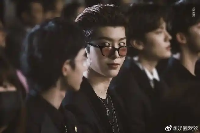 范丞丞超话#明星的5a级颈区#修长的脖子,还有迷人喉结 ,脖间痣太诱惑