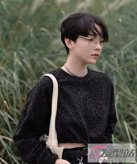 女生假小子酷帅短发头发这么剪帅气有型