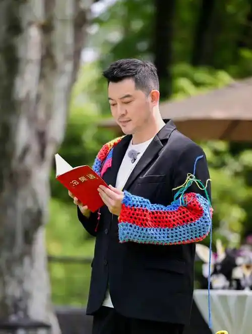 新一期《奔跑吧》的仨嘉宾算是请对了,但别再让沙溢拿到身份牌了_节目