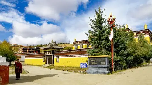 若尔盖县城的达扎寺