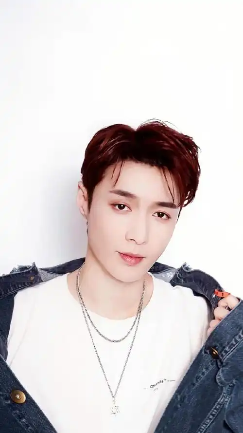 小鲜肉张艺兴休闲牛仔写真