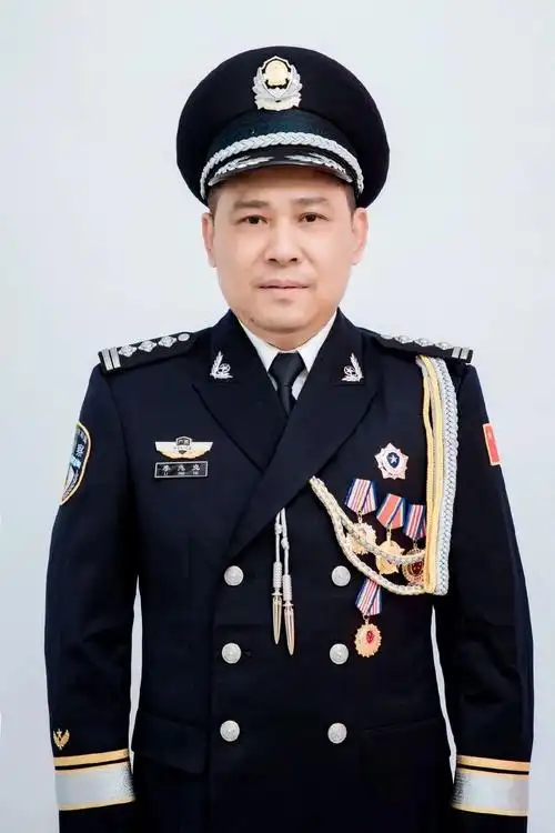 全国优秀人民警察李兆尧平凡的坚守弘扬英模精神