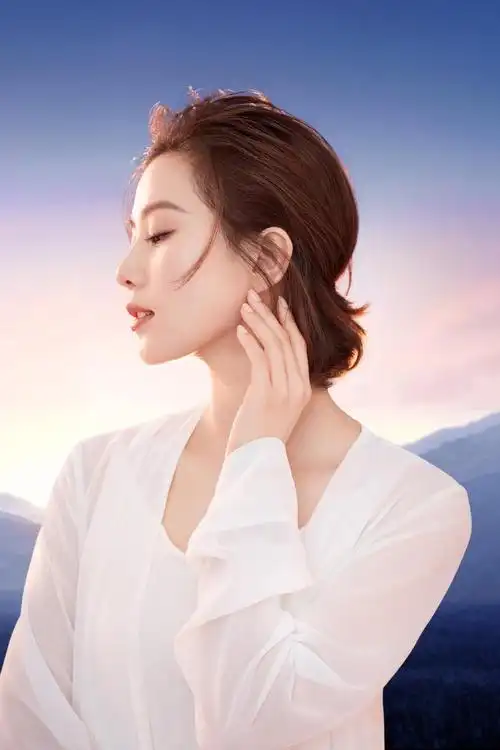 时髦减龄又清甜,清新脱俗美得精致|刘诗诗|发型|鲻_新浪新闻