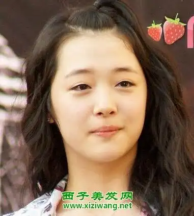 不留刘海的大圆脸发型图片 瘦脸还很好看(2)