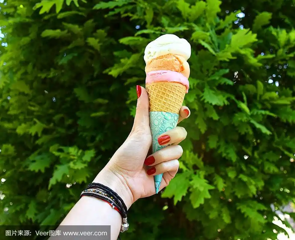 手,冰淇淋蛋卷,冰淇淋,留白,水平画幅