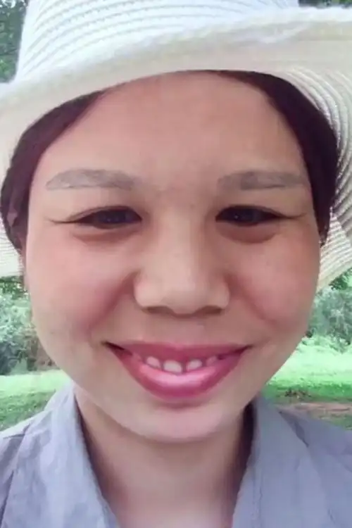 世上没有丑女人,只有不懂化妆的女人,村姑化妆秒变女神!