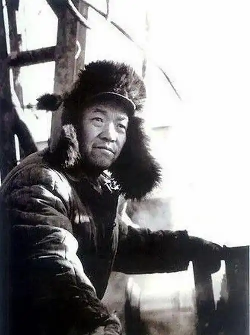 一张"铁人"王进喜照片为何成中国最著名"泄密案"