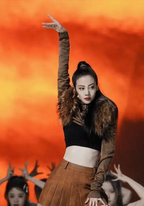 李溪芮深夜怒砸代驾?"内娱腿精"迷惑行为大赏:一手好牌打稀烂